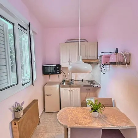 Ruby Apartment *